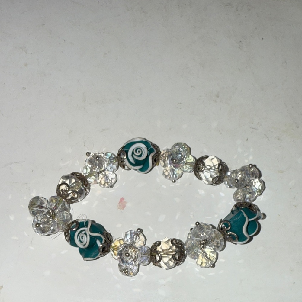 Elegant Floral Beaded Bracelet